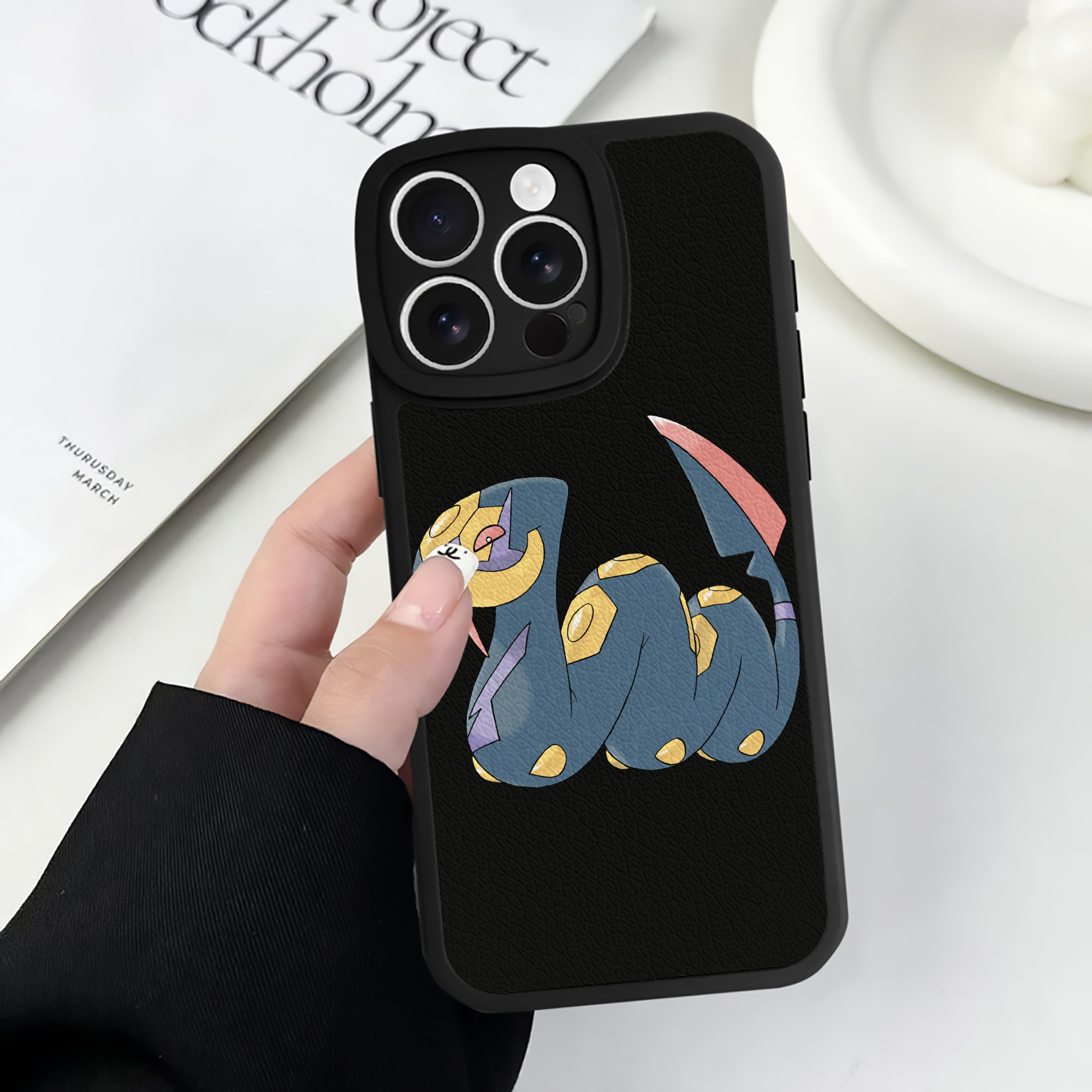 （画像用） ポケットモンスター Pokémon 【iPhone 16シリーズ対応】シリコンスマホケース（レザー調） 材質：シリコン